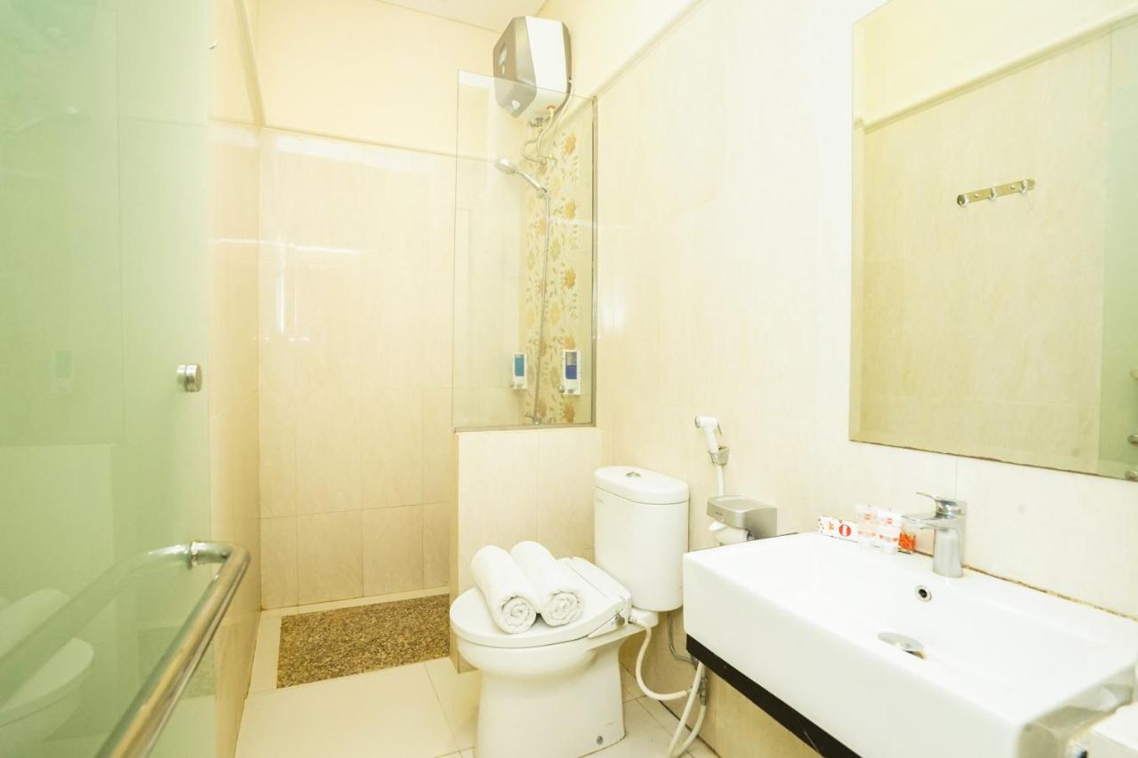 Oyo 272 M Suite Residence Malang Exterior foto